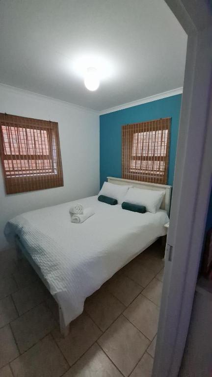 To Let 2 Bedroom Property for Rent in Wavecrest Eastern Cape